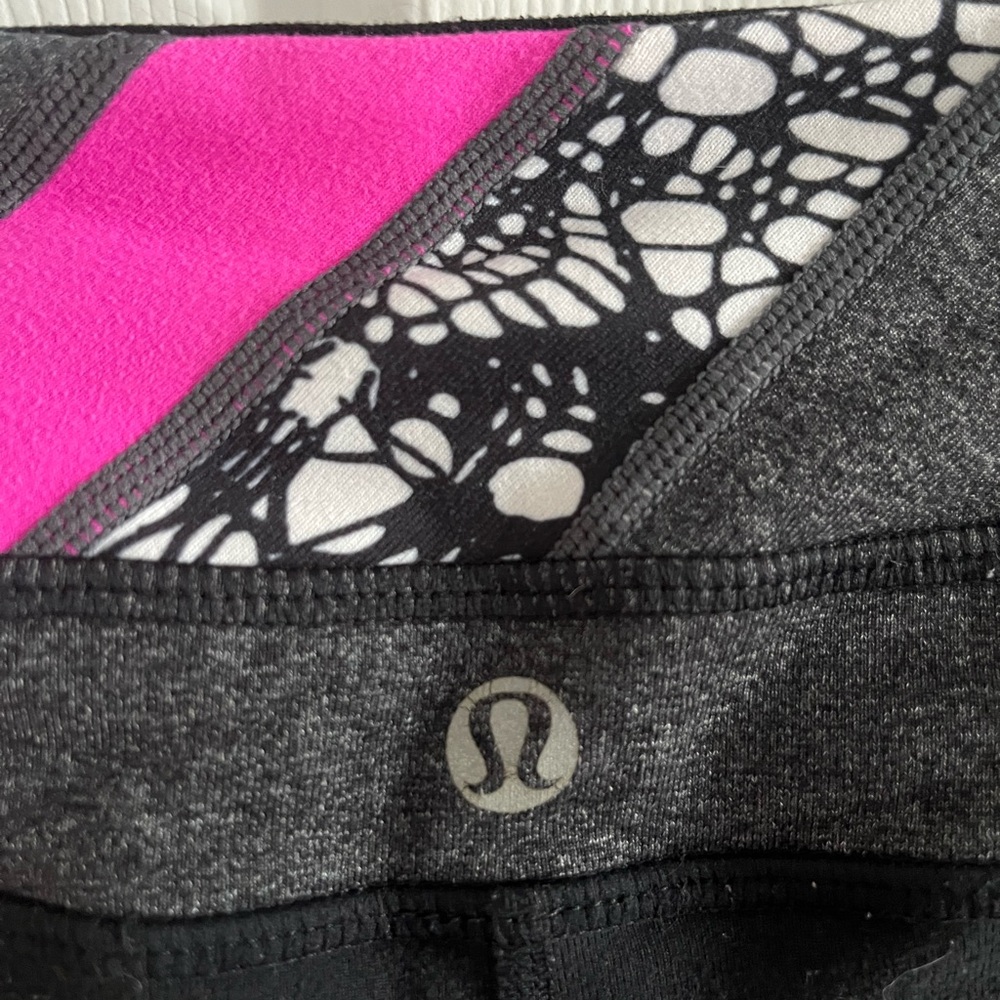 Lululemon Reverse Groove Short - Picture 3 of 4